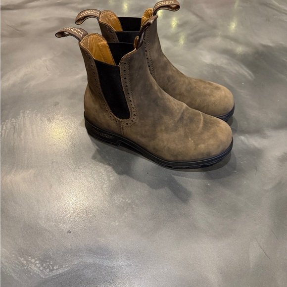 Blundstone Leather Chelsea Boots - Picture 2 of 5